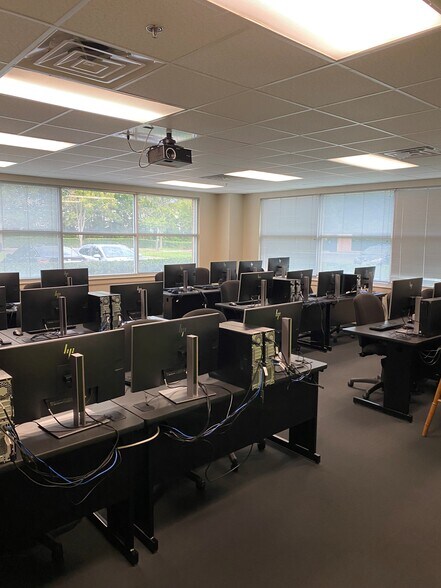 More Photos Of 100 Constitution Dr, Virginia Beach Office For Lease