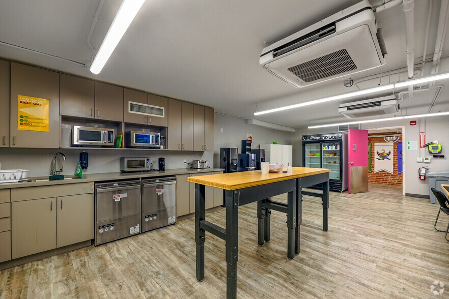 More Photos Of 300 King St S, Whitby Office For Sale