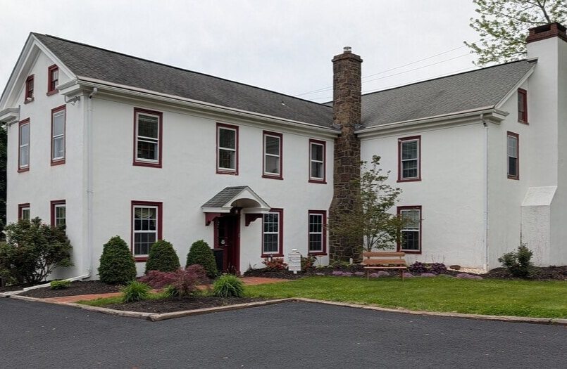 More Photos Of 46 Hilltown Pike, Line Lexington Office For Sale