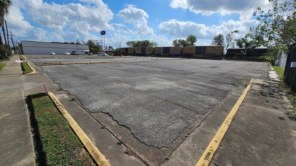 More Photos Of 6704 Harrisburg Blvd, Houston Freestanding For Lease