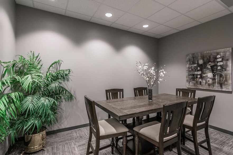More Photos Of 111 Imperial Blvd, Hendersonville Office Residential For Lease