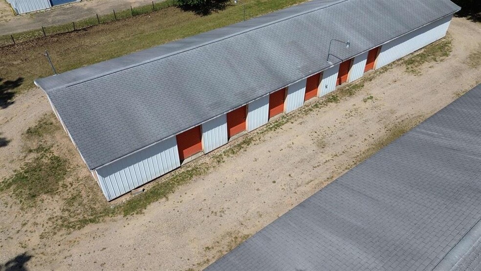 More Photos Of 307 S Bringold Ave, Lake Self Storage For Sale