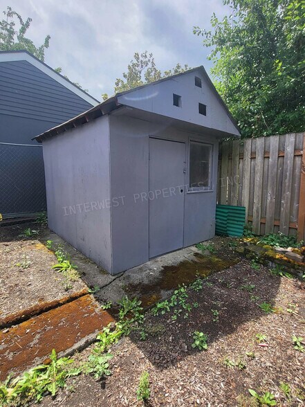 More Photos Of 1131 NE 72nd Ave, Portland Specialty For Lease