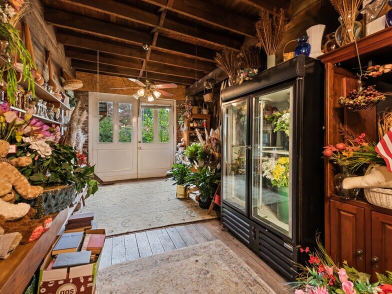 More Photos Of 123 S Main St, Waynesville Office For Sale