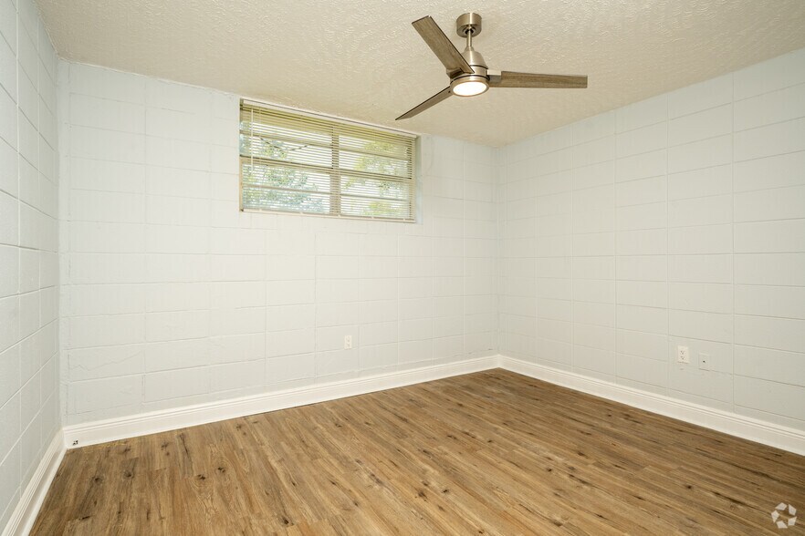 More Photos Of 700-712 N Jefferson St, Jackson Apartments For Sale