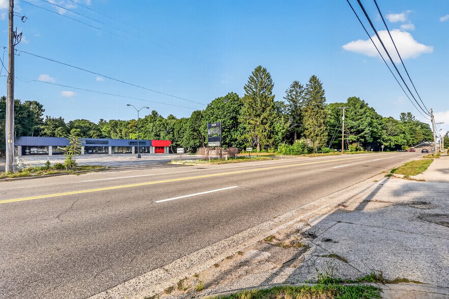 More Photos Of 1006 E Colby St, Whitehall Storefront Retail Office For Sale