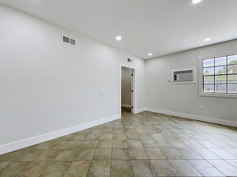 More Photos Of 13414 US Highway 19, Hudson Showroom For Lease