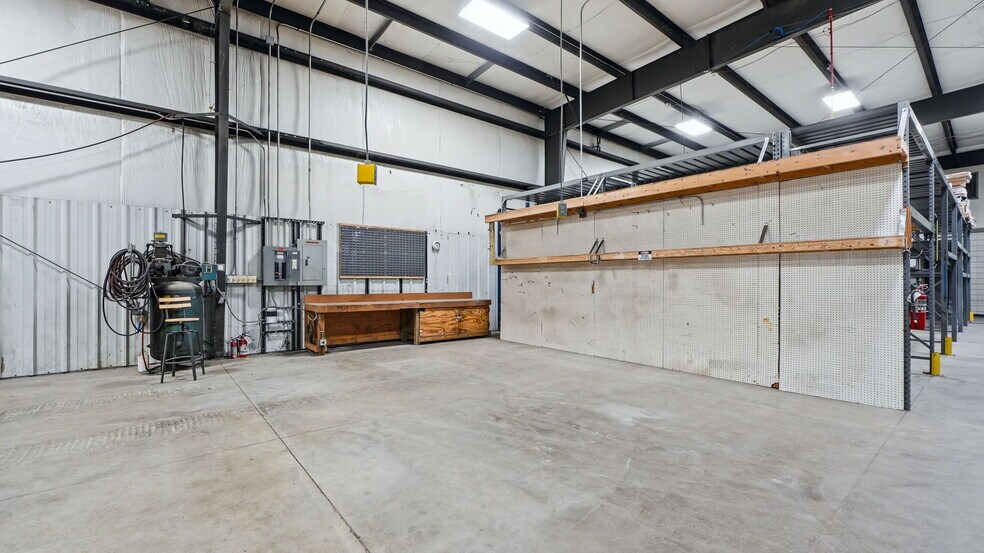 More Photos Of 3421 Centennial Dr, Fort Wayne Warehouse For Lease