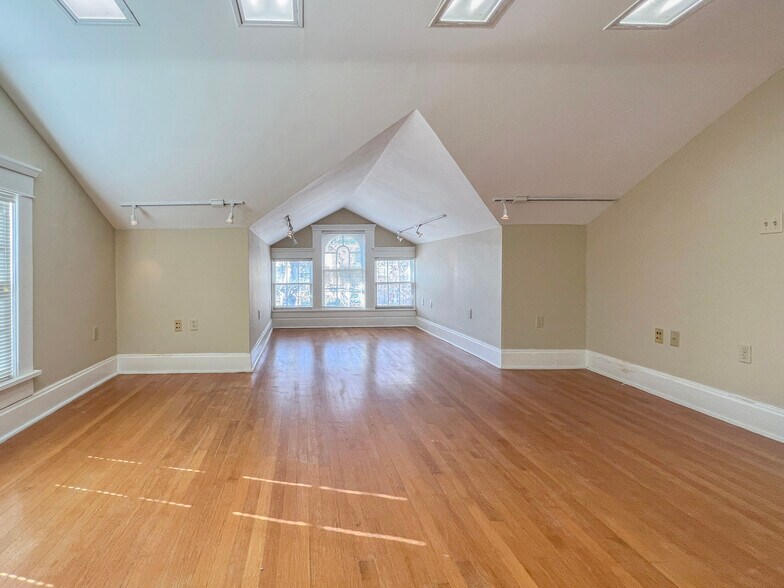 More Photos Of 1521 S Denver Ave, Tulsa Office For Sale