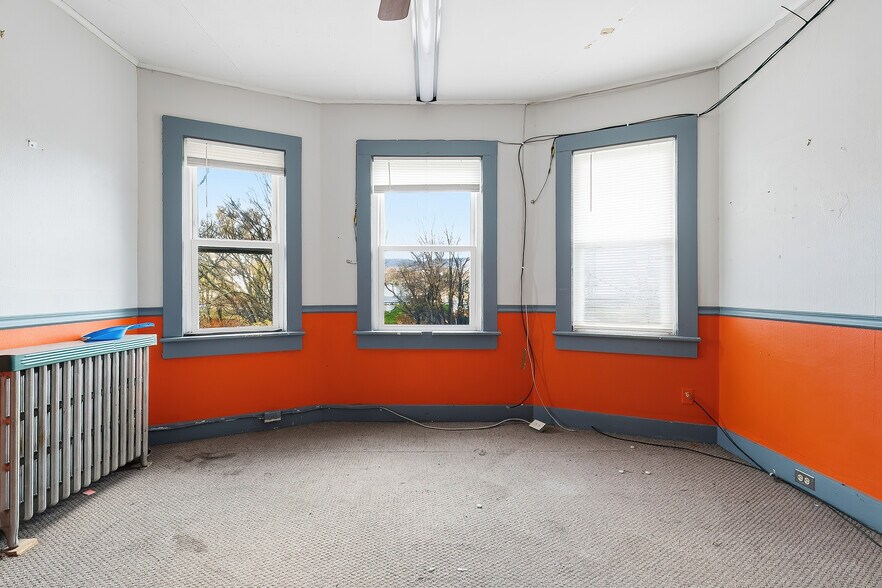 More Photos Of 8 W Olive St, Scranton Office For Sale