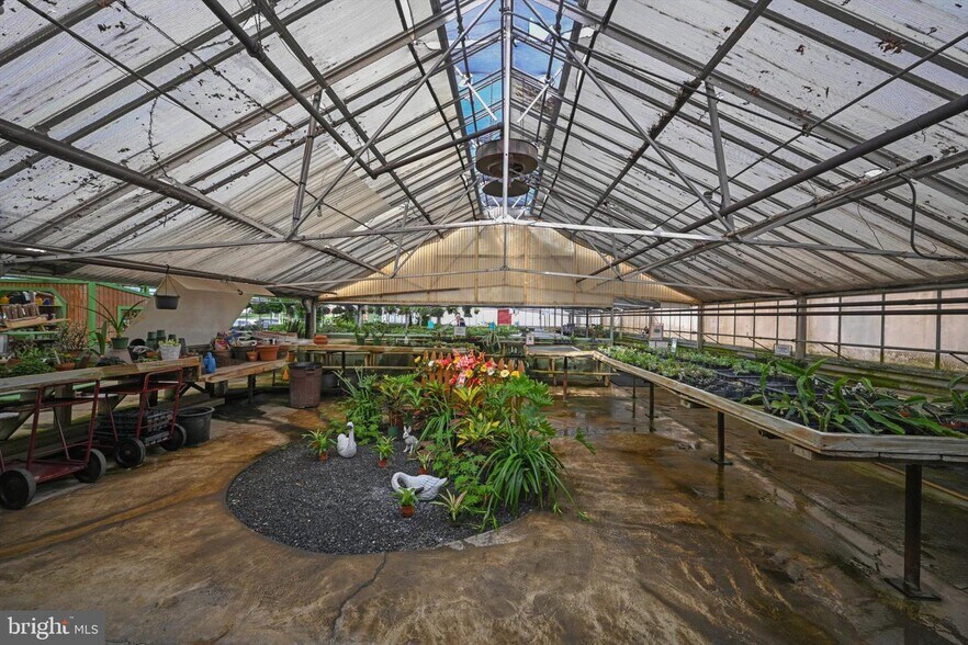 More Photos Of 501 W Washington Ave, Myerstown General Retail For Sale