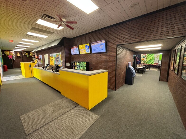 More Photos Of 200 Collins Rd NE, Cedar Rapids Specialty For Lease