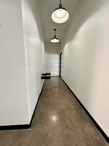 More Photos Of 801 N Broadway Ave, Oklahoma City Storefront Retail Office For Lease