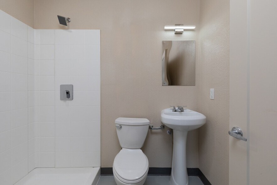 More Photos Of 2625 E Van Buren St, Phoenix Healthcare For Sale