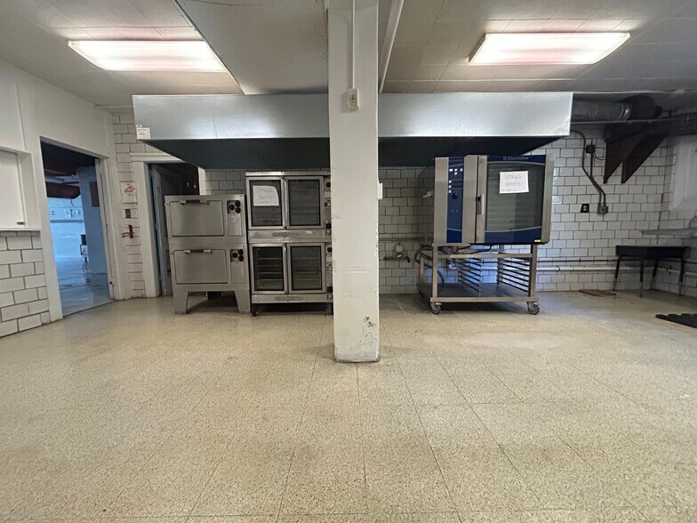 More Photos Of 709 Deacon St, Hebron Schools For Lease
