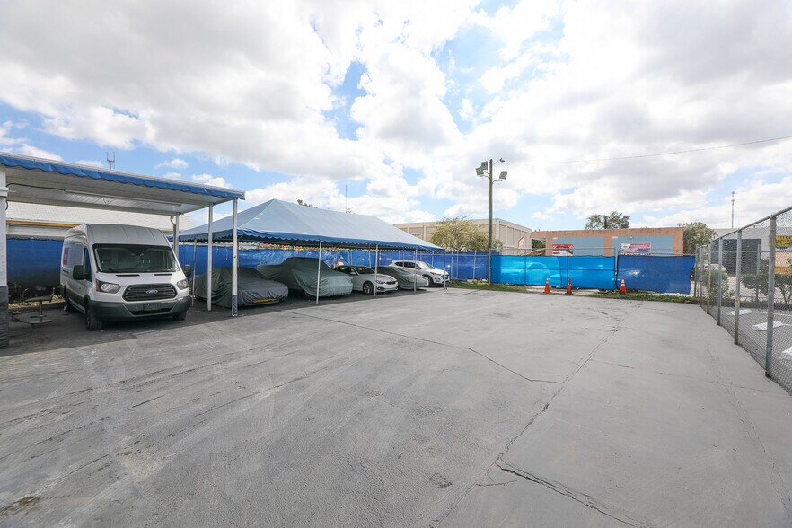 More Photos Of 2409 SW 59th Ter, West Park Auto Dealership For Sale