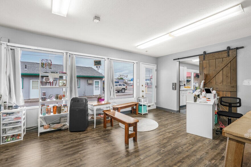 More Photos Of 118 Engle Ave, Molalla Storefront For Sale