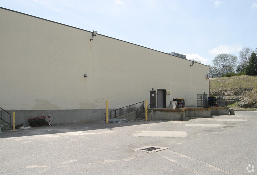 More Photos Of 211-215 High St, Torrington General Retail For Lease