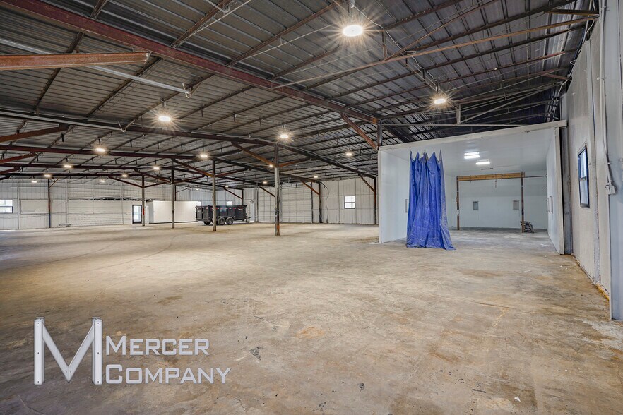 More Photos Of 825-831 E State Highway 121, Lewisville Warehouse For Sale