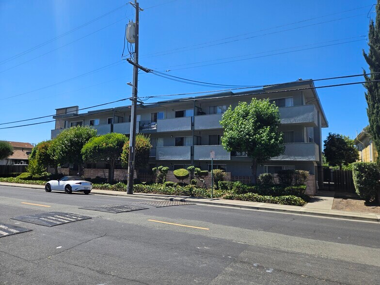 More Photos Of 1049 Armstrong St, Hayward Apartments For Sale
