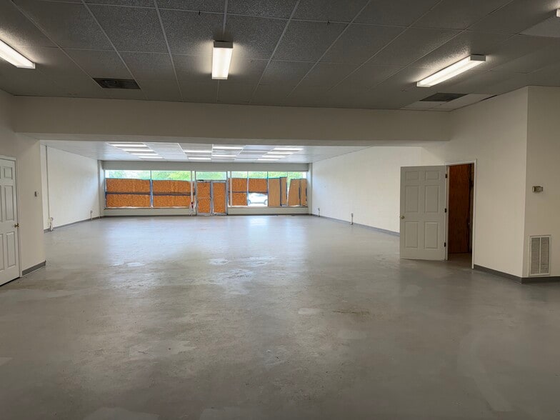 More Photos Of 408 Aberdeen Rd, Hampton Freestanding For Lease
