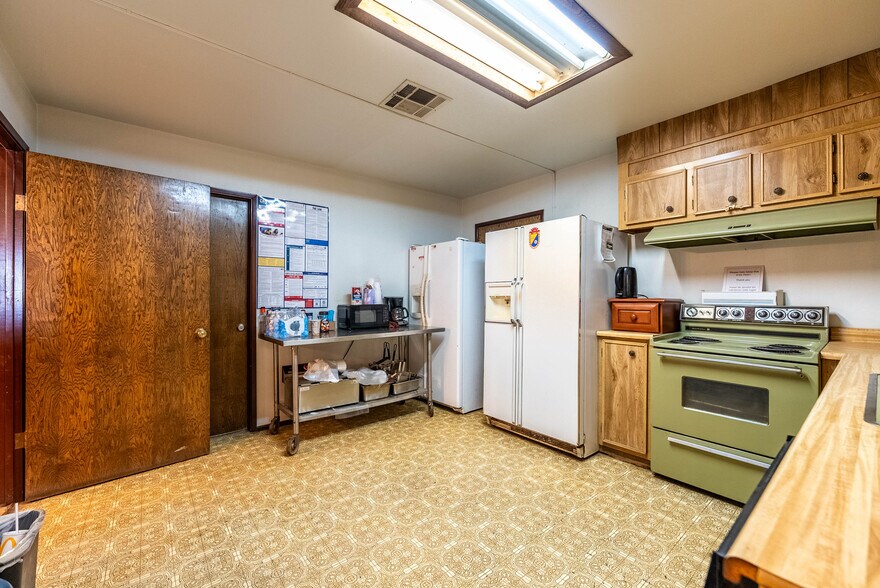 More Photos Of 397 E Evan Hewes Hwy, El Centro Auto Repair For Sale