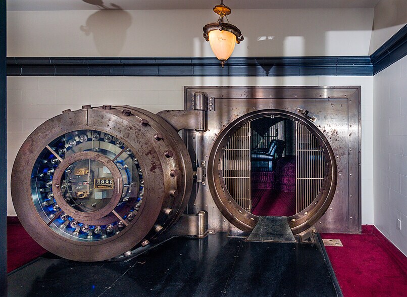 More Photos Of 1060 Fulton St, Fresno Office For Sale