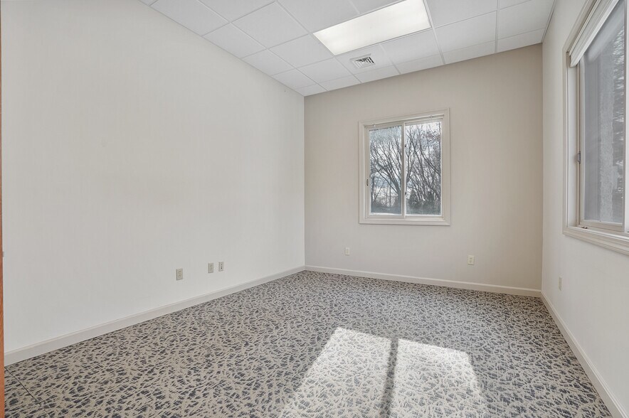 More Photos Of 908 E Waterloo Rd, Akron Medical For Lease