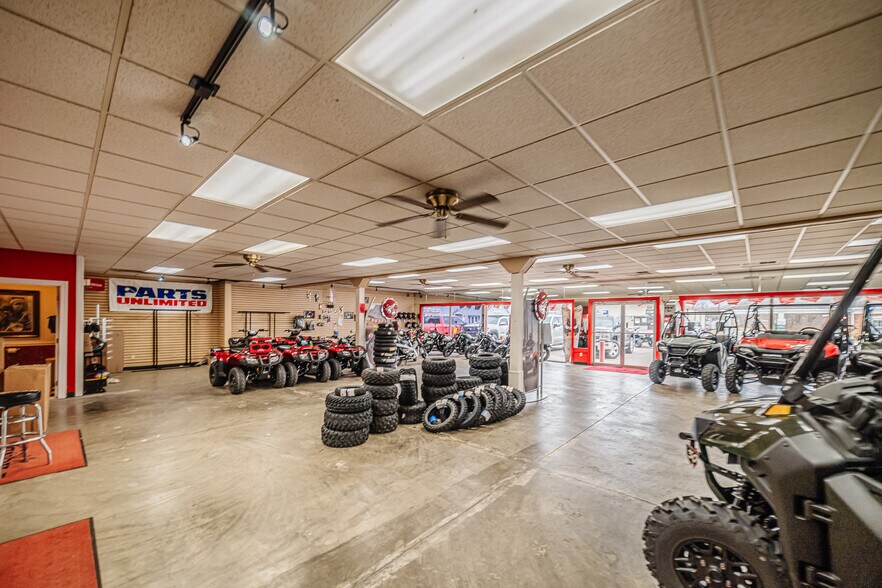 More Photos Of 1014 W Main St, Princeton Freestanding For Sale
