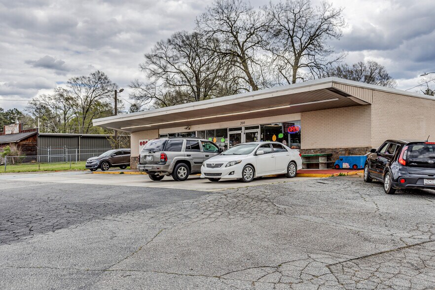 More Photos Of 200 Willard Rd, Clinton Storefront For Sale