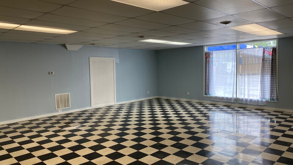 More Photos Of 302 Radford St, Christiansburg Freestanding For Lease