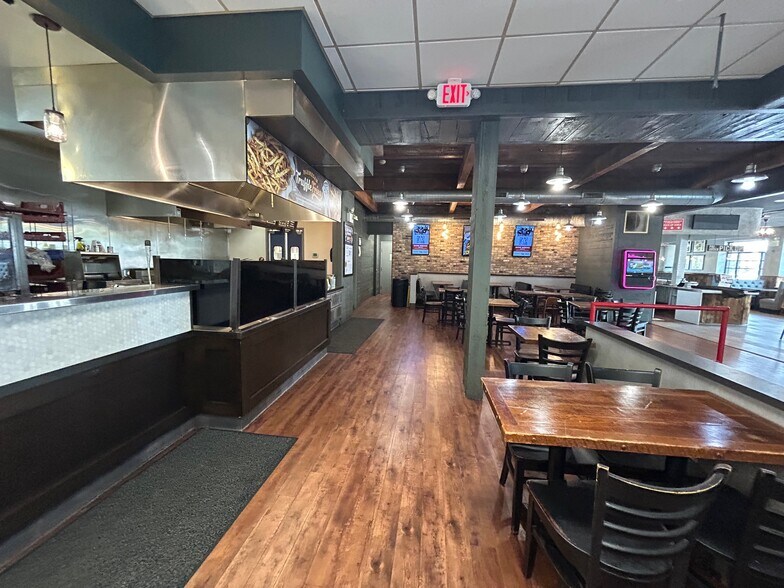 More Photos Of 515 Roosevelt Rd, Glen Ellyn General Retail For Sale