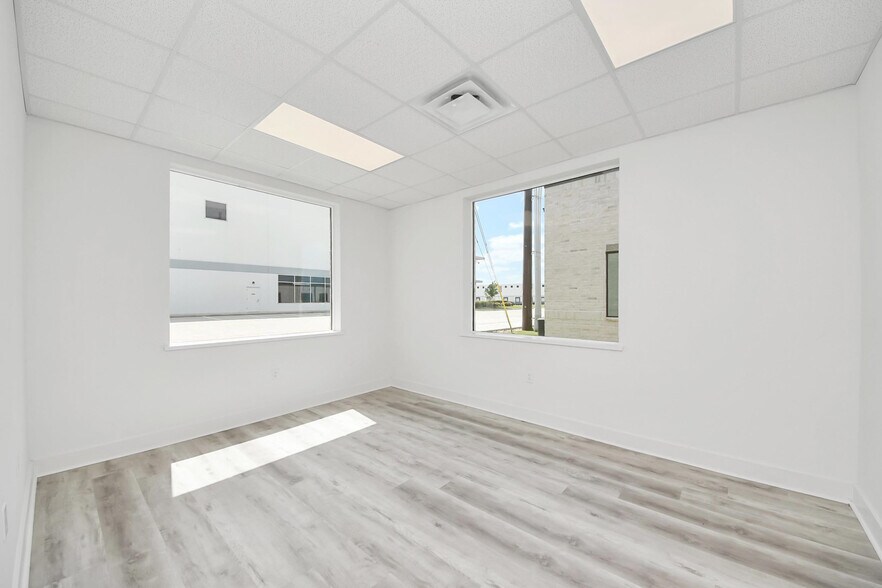 More Photos Of 431-435 Branchwood Ln, Fulshear Office For Lease