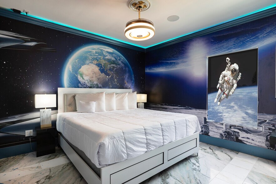 More Photos Of 1015 Fantasy Dr, Davenport Specialty For Sale