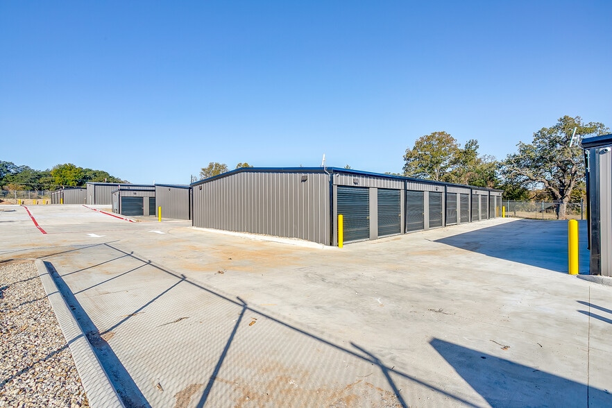 More Photos Of 1321 Kerry ln, Azle Industrial For Sale