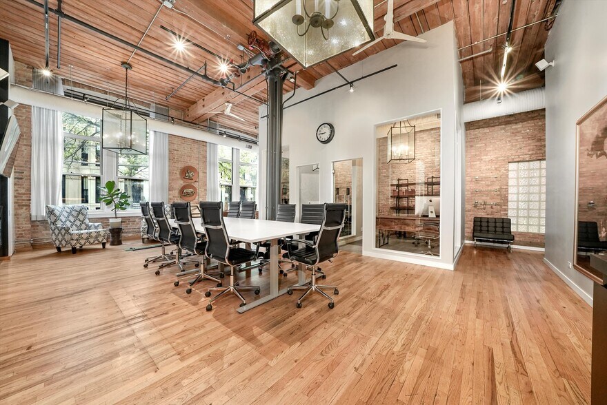 More Photos Of 1327 W Washington Blvd, Chicago Loft Creative Space For Lease