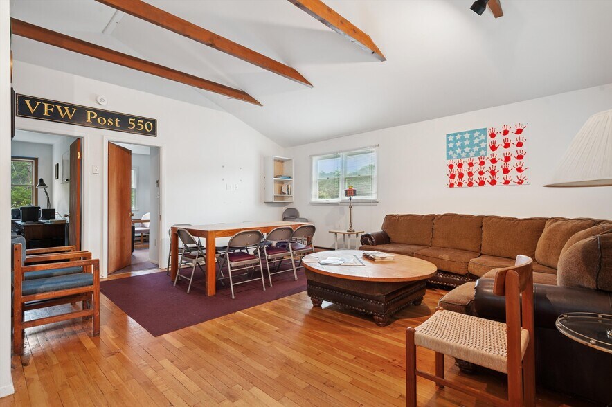 More Photos Of 290 Montauk Hwy, East Hampton Restaurant For Sale