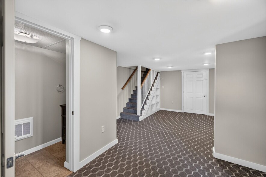 More Photos Of 330 Mahoning St, Milton Office For Sale