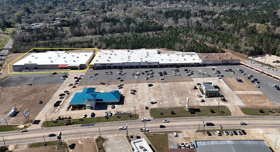 Primary Photo Of 1005-1027 N Pine St, Deridder Unknown For Lease