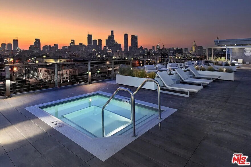 More Photos Of 500-530 S Hewitt St, Los Angeles Apartments For Lease