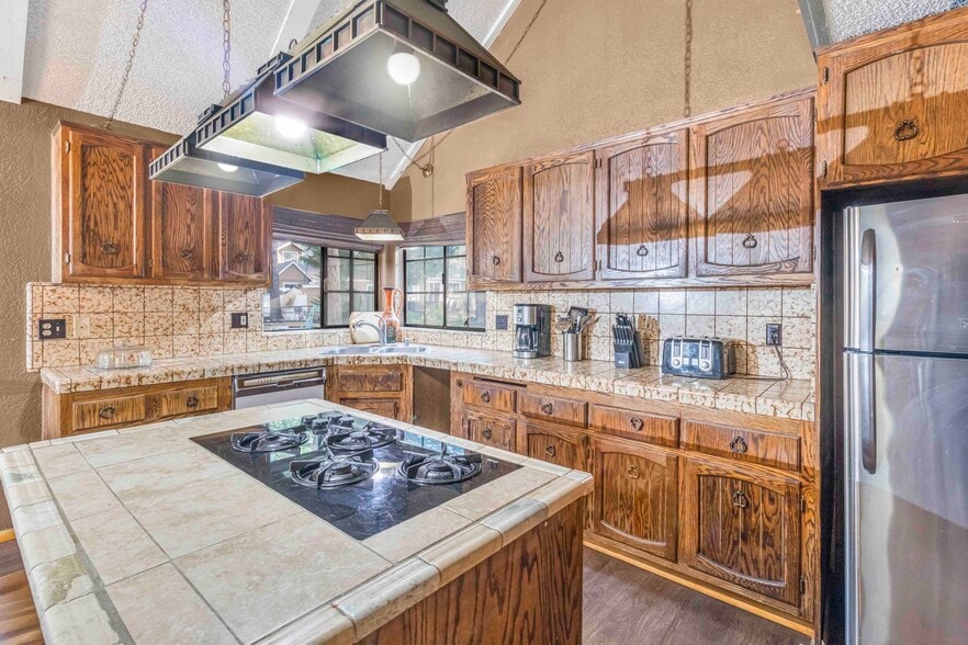 More Photos Of 39372 Big Bear Blvd, Big Bear Lake Hotel For Sale