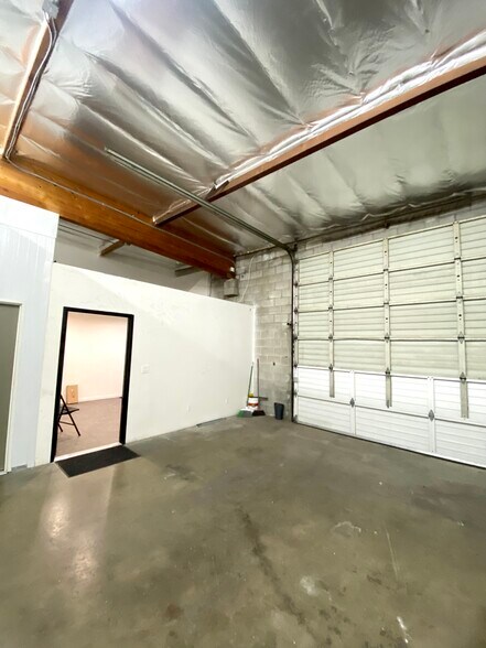 More Photos Of 11174-11178 Penrose St, Sun Valley Warehouse For Lease
