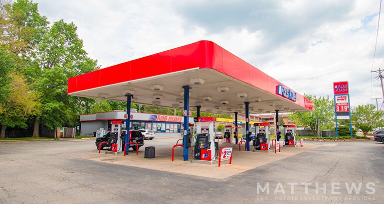 Primary Photo Of 4106 Harrison Ave, Rockford General Retail For Sale