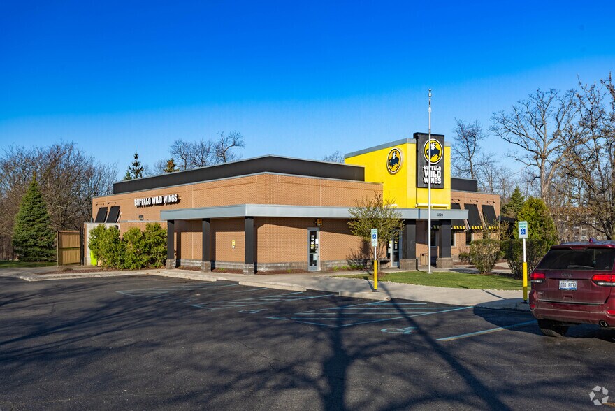More Photos Of 5111-5221 Highland Rd, Waterford Unknown For Lease