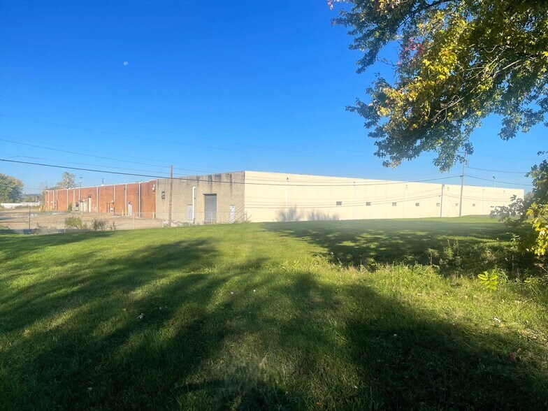 Primary Photo Of 3000 Atlantic Blvd NE, Canton Bar For Sale