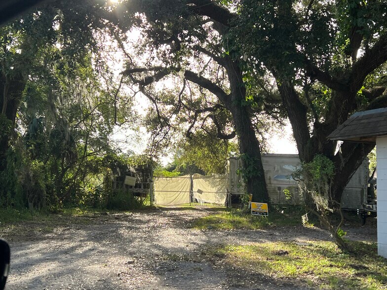 More Photos Of 8601 E Sligh Ave, Tampa Multifamily For Sale