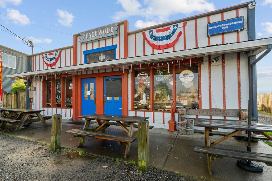 Primary Photo Of 6425 Pacific Ave, Cloverdale General Retail For Sale