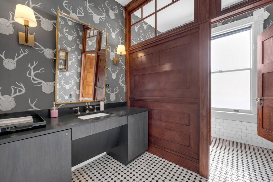 More Photos Of 601 Bessemer Ave, Llano Restaurant For Sale