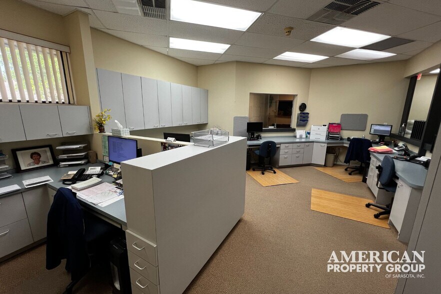 More Photos Of 3920 Bee Ridge Rd, Sarasota Medical For Sale