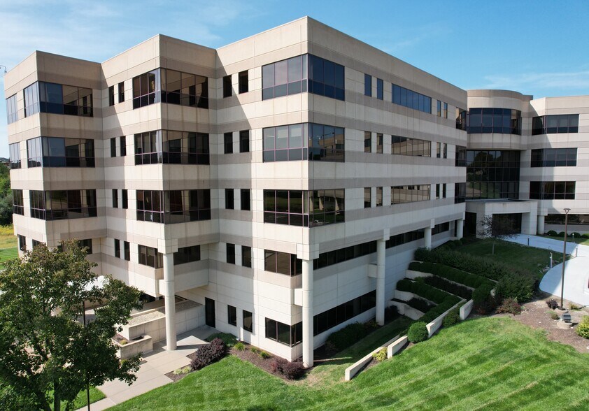 More Photos Of 2627 KFB Plz, Manhattan Office For Lease